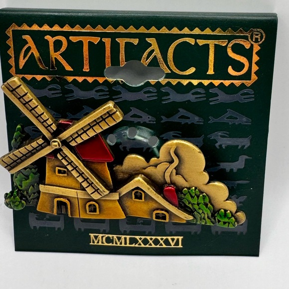Artifacts MCMLXXXVI windmill scene pin with packaging - Picture 2 of 6